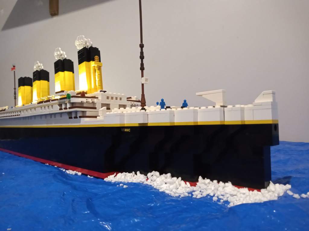 titanic lego release