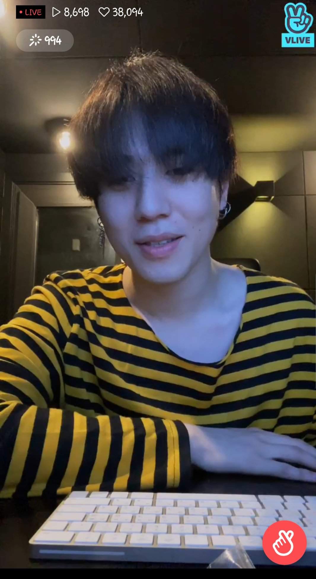 [V LIVE] 🌼🌼🌼 | YUGYEOM OFFICIAL Amino