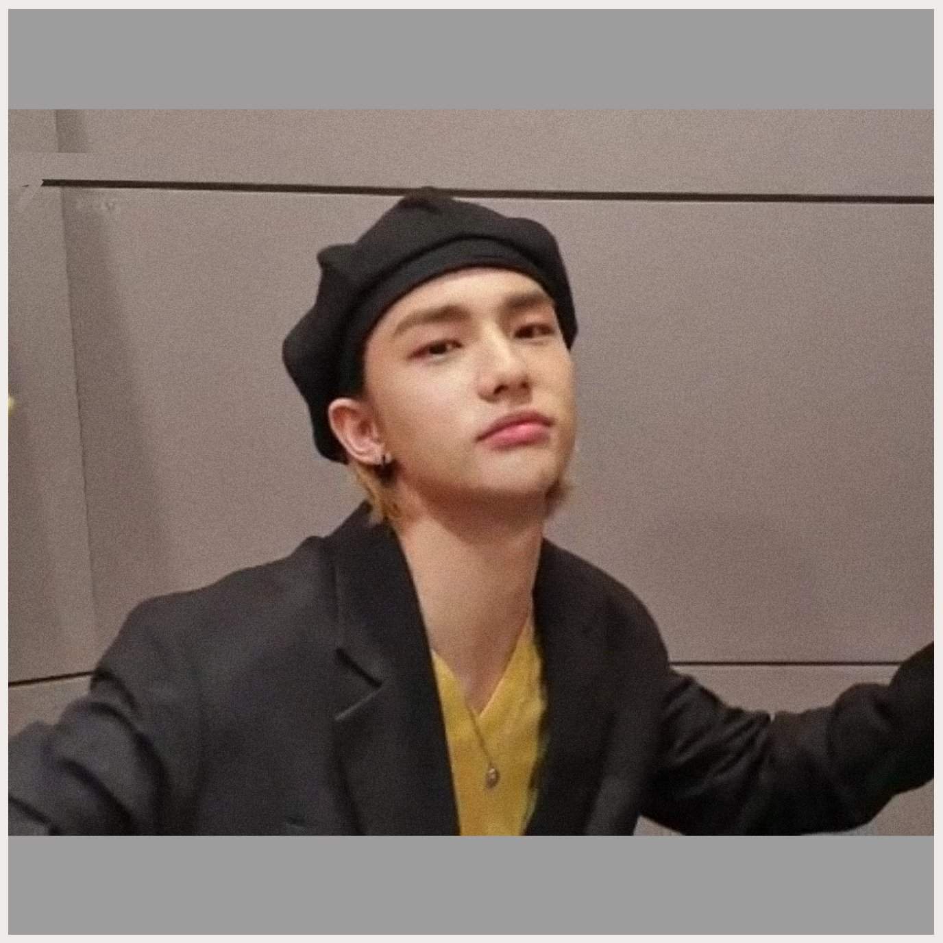 Some Hyunjin pictures from his recent vlive | Stray Kids Amino