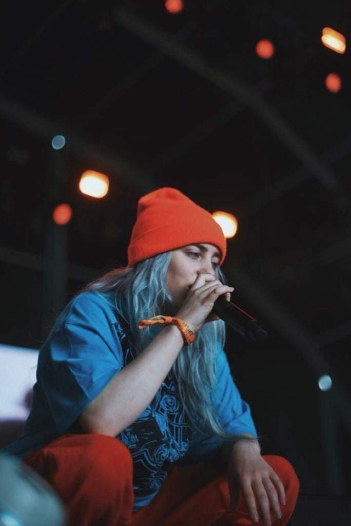 Фото billie eilish в купальнике