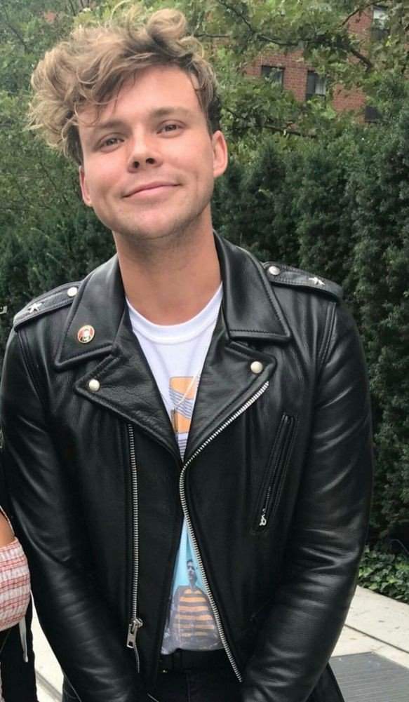 Ashton Irwin | Wiki | 5SOS Español Amino