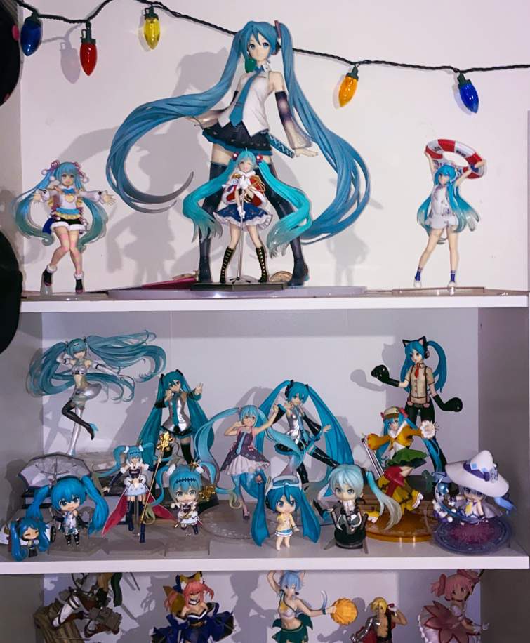 And my obsession with miku continues >~