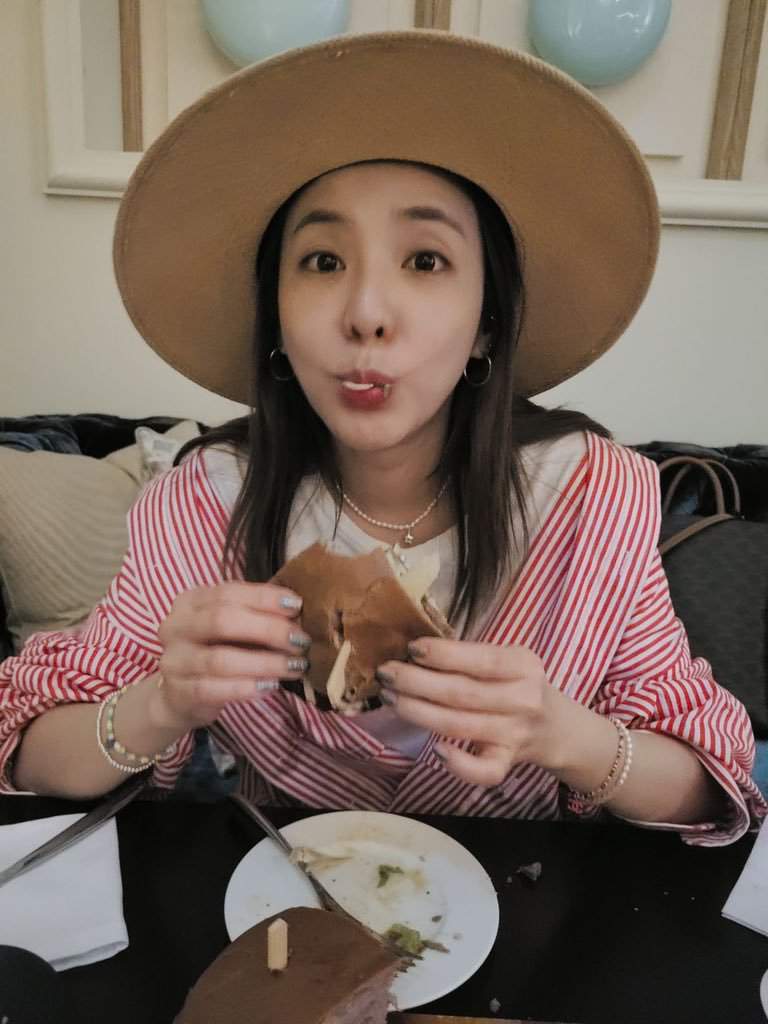 Dara's Instagram and Twitter Updates! | 2NE1 Amino
