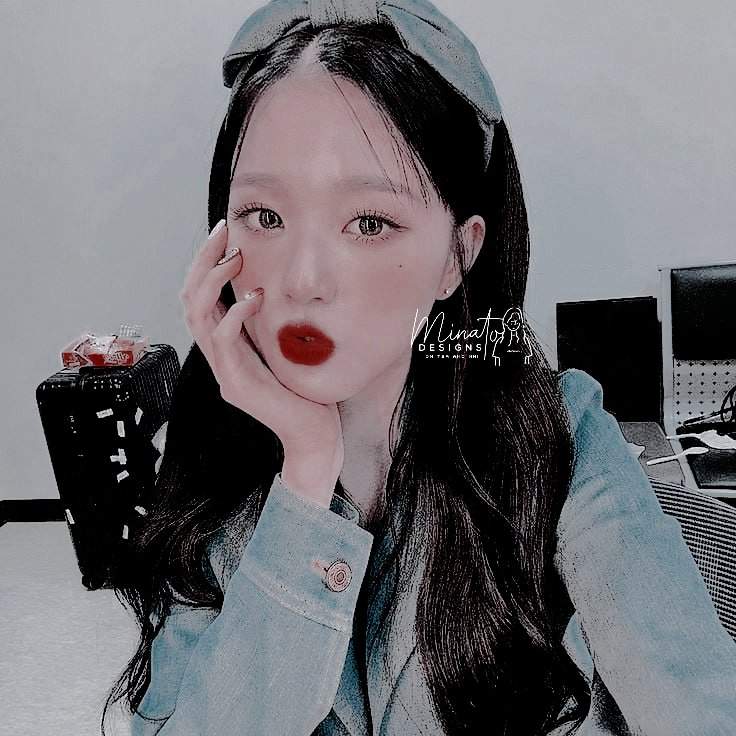 𖧡 ៸៸ my first psd + wonyoung themes ─ ⁾⁾ | Templates and stuff Amino