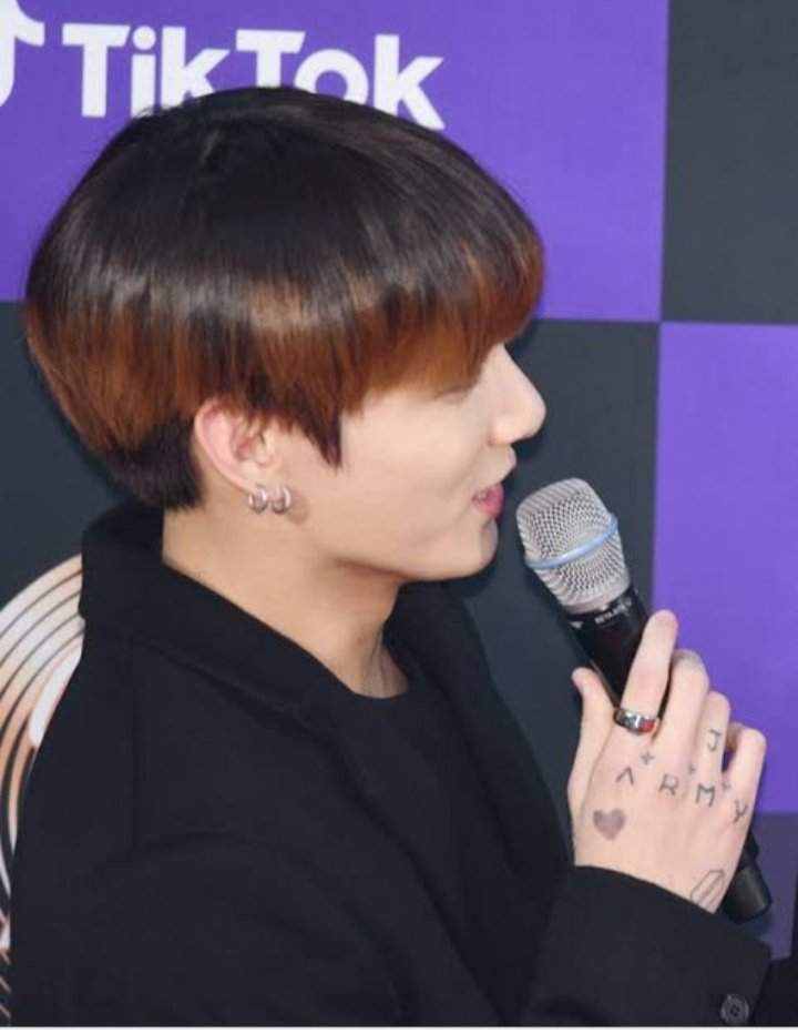 How many tattoos does BTS jungkook have 💗💖💗💖💗 ARMY's Amino