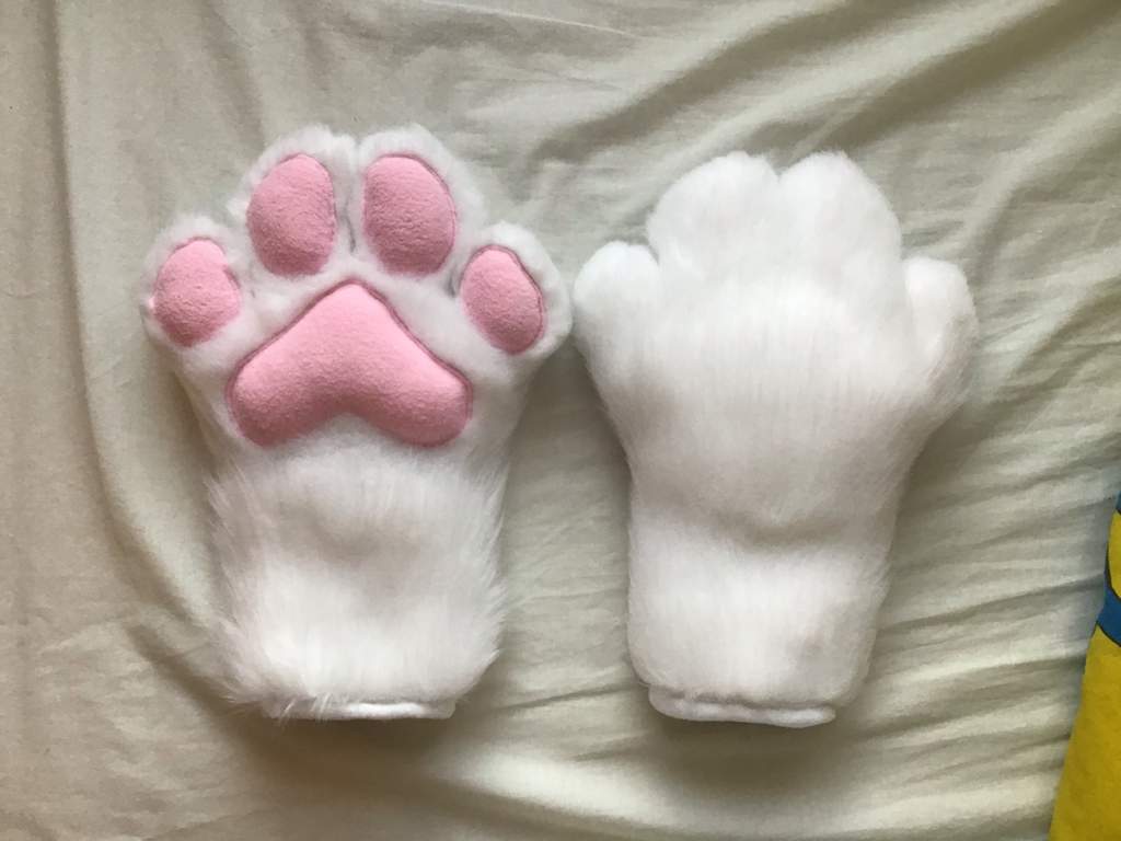 Puffy Hand Paws! | Furry Amino