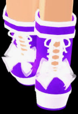 Selling the adorable lace up doll boots | Roblox Royale High Amino