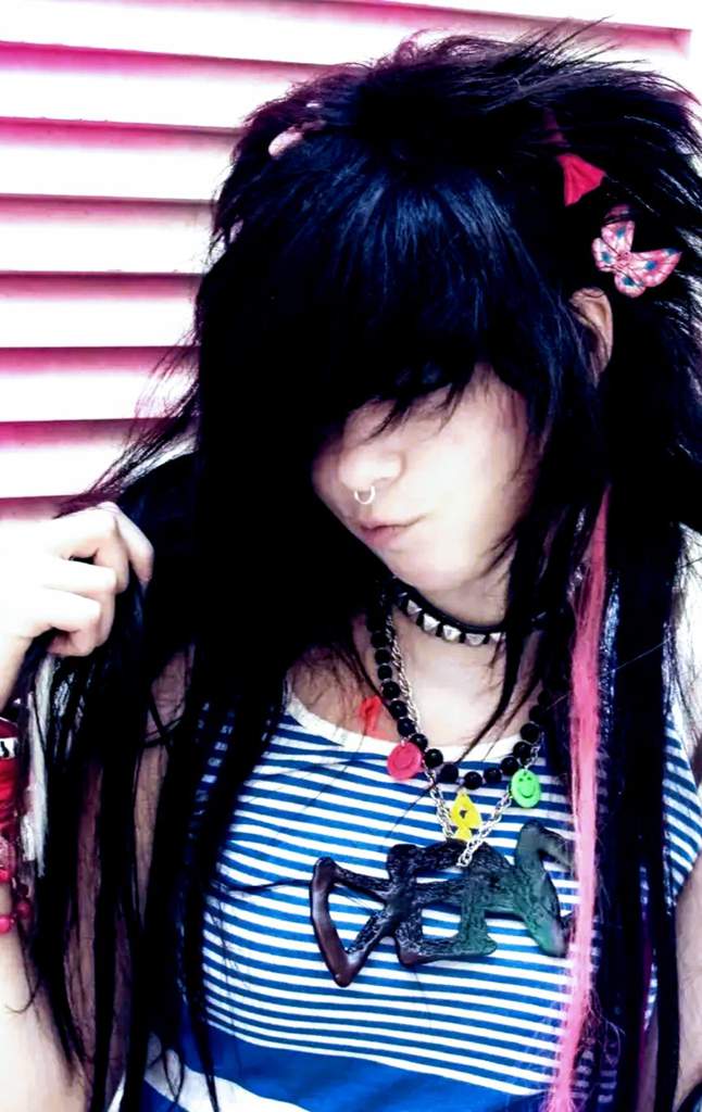Long hair screaming emo dp