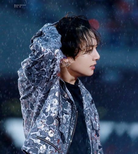 jungkook admirer₇ on X: the starry suit + wet hair combo >>