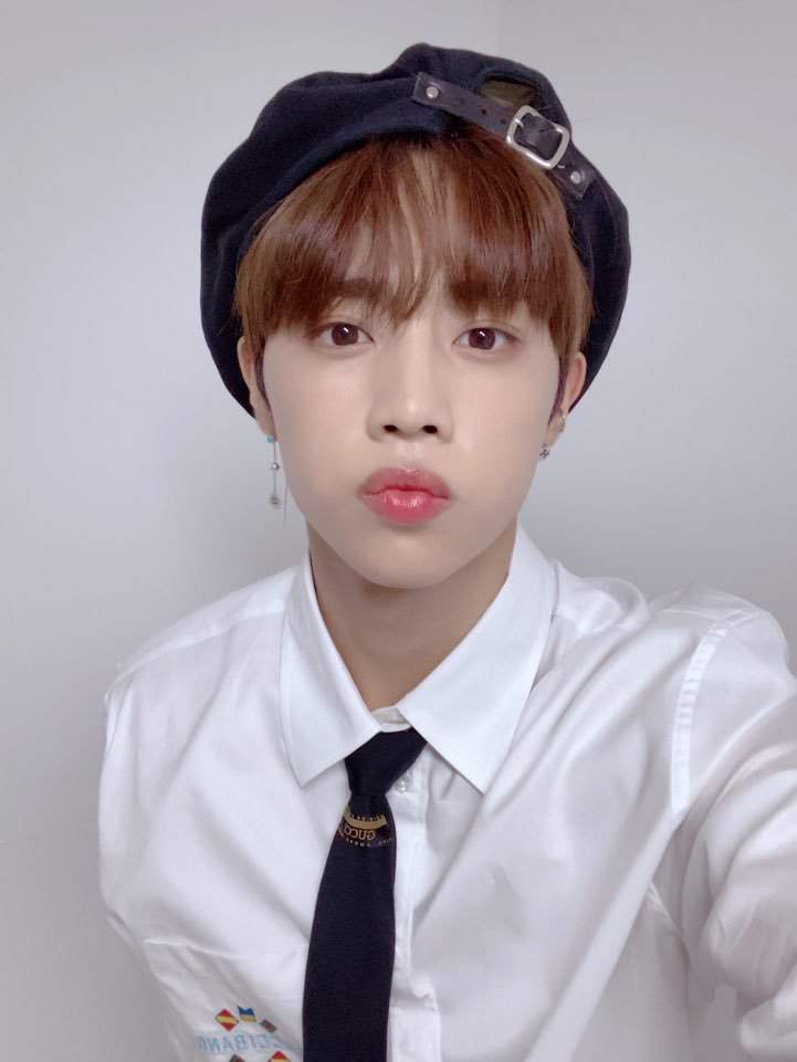 SUNWOO selfies 🌞 | THE BOYZ AMINO Amino