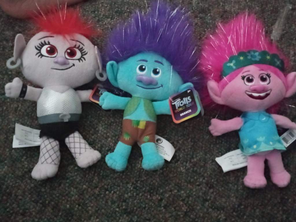 Watching Trolls World Tour and plushies | 🌈Trolls' Amino🌈 Amino