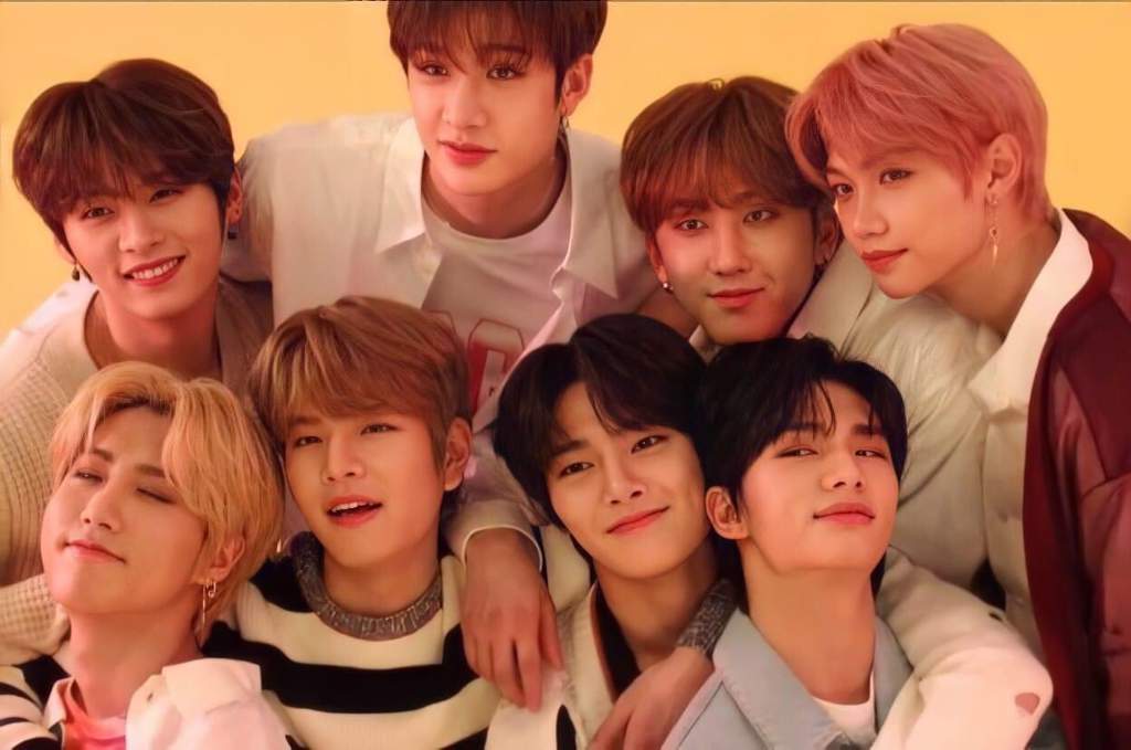 Фотки stray kids. Участники группы Stray Kids 2021. Stray Kids макнэ лайн. Stray Kids 2021 Постер. Stray Kids Clio фотосессия.