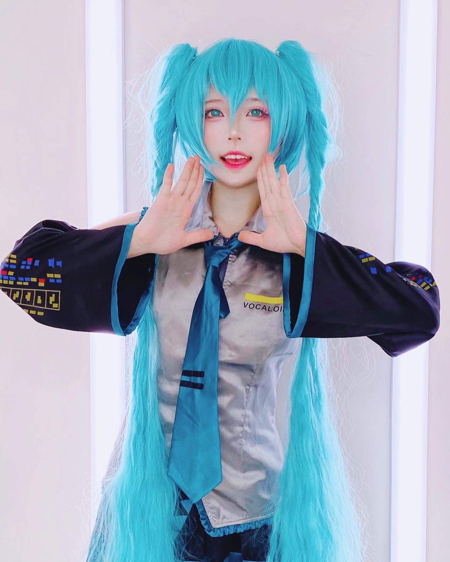 Hatsune Miku ~ | Cosplay Amino