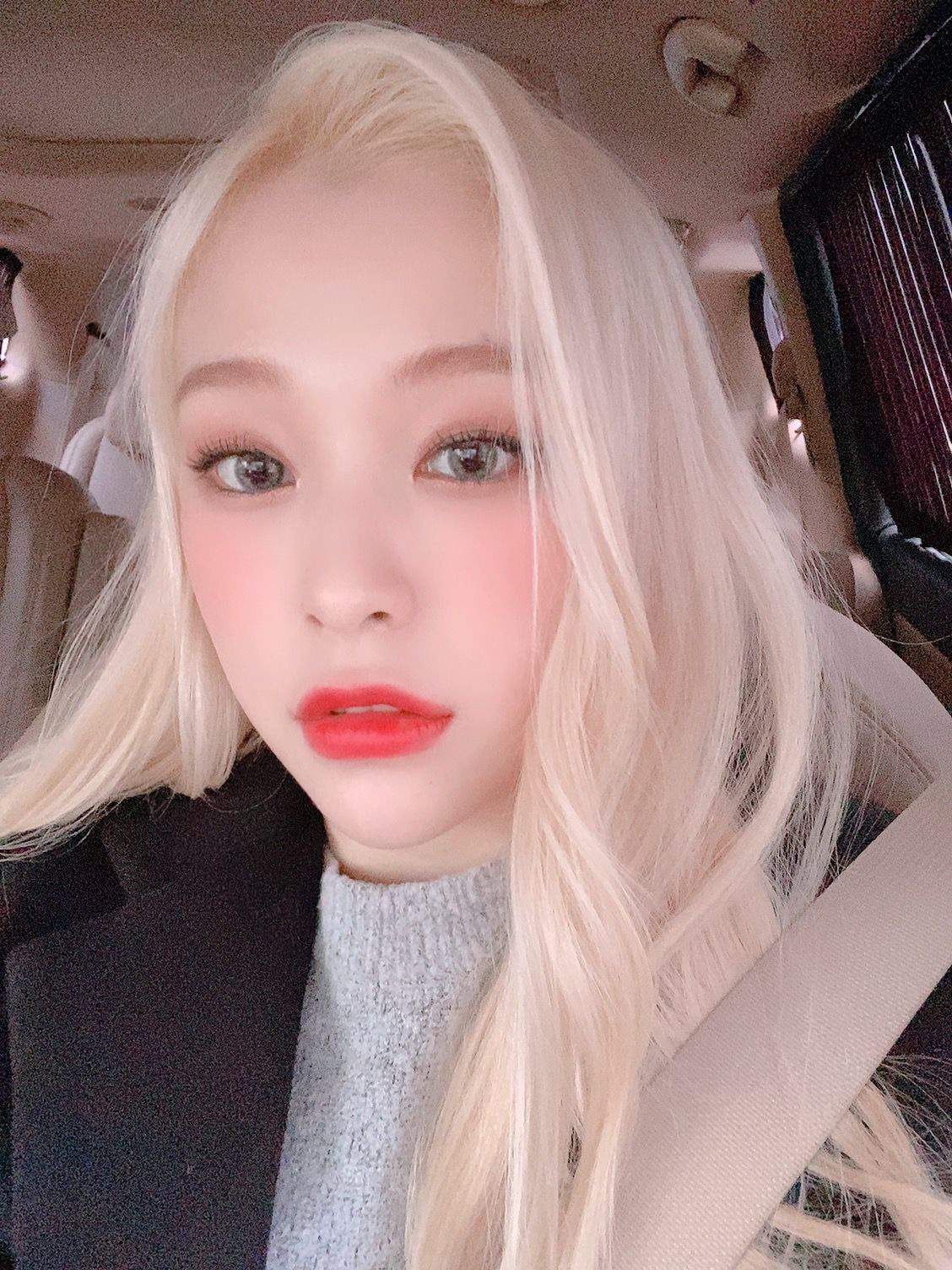 3 Blonde Members👀 Beautiful Maknae!!😍 ️ ️(Gahyeon Weverse Post ...