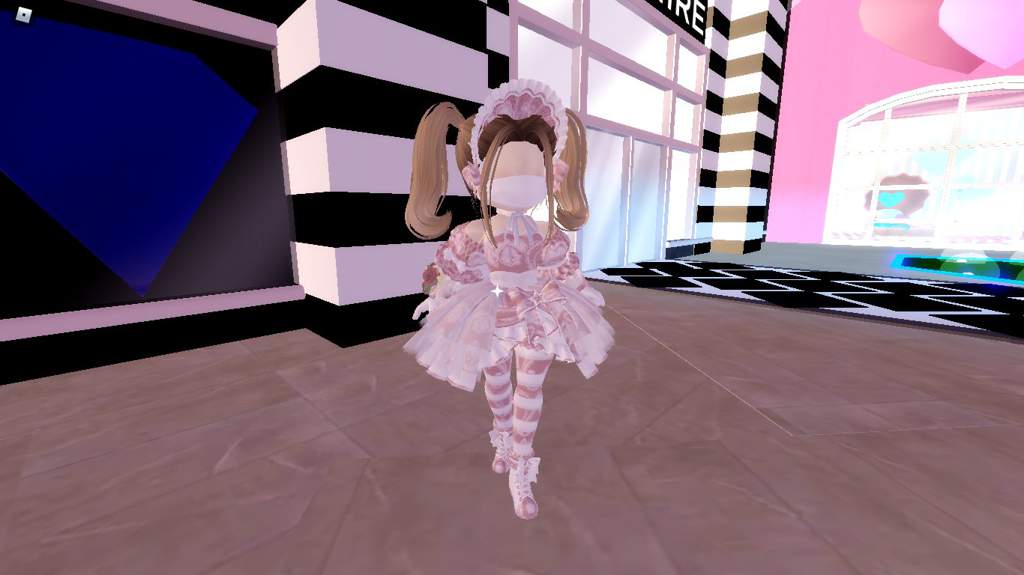 Outfit Ideas pt.1 (Expensive) | Royale🎀High Amino