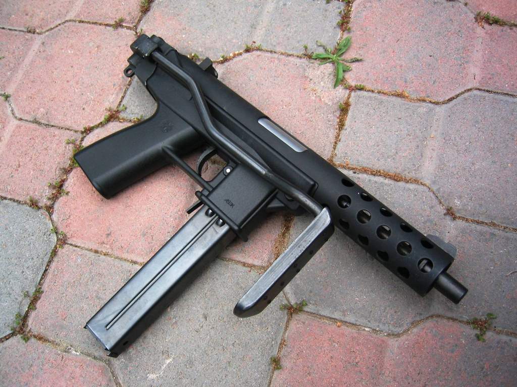 Intratec TEC-DC9 (также известен как TEC-9) - самозарядный пистолет, разраб...