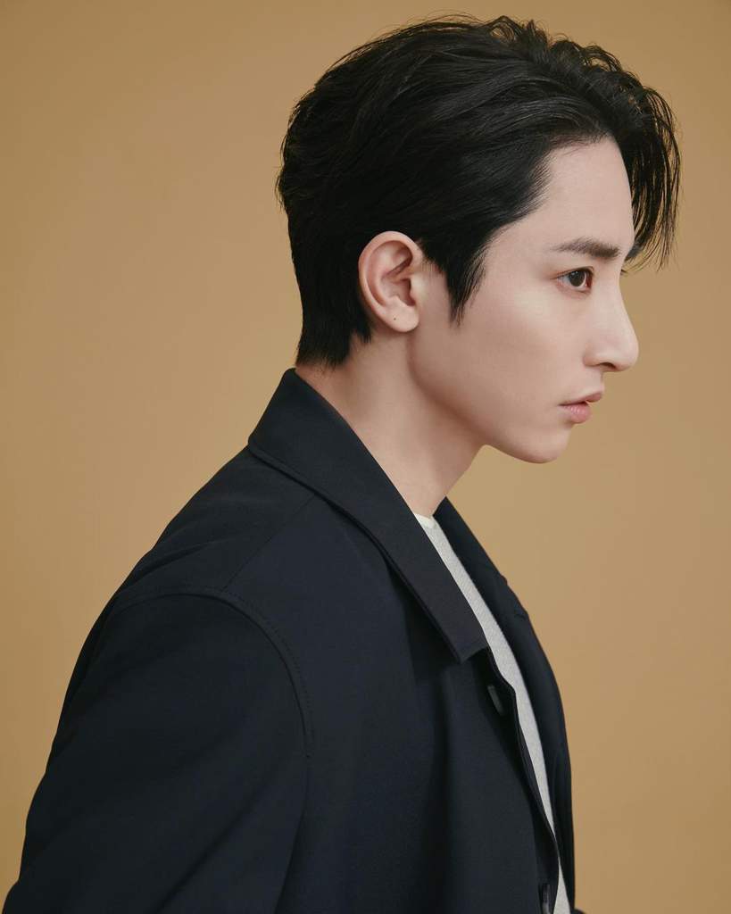 Lee Soo Hyuk exudes overflowing charisma as new muse of Fahrenheit Clothing  | K-Pop Amino