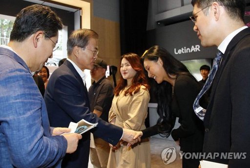 Members Of Apink And Mamamoo To Guest On Life Bar Together Mamamoo Amino