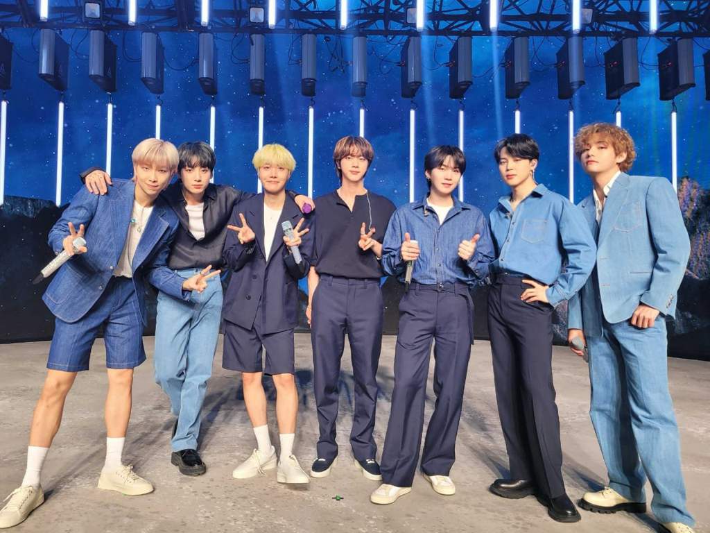 BTS (방탄소년단) 'Film out' MUSIC BLOOD BTS LATINO Amino