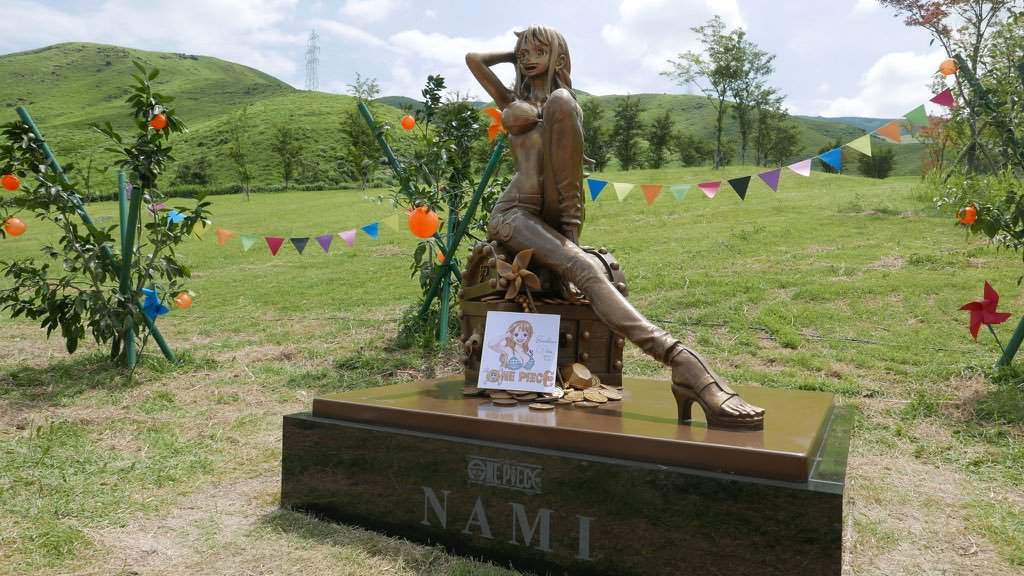 Nami-swan bronze Nami statue in Oda's hometown of Kumamoto! | One Piece ...