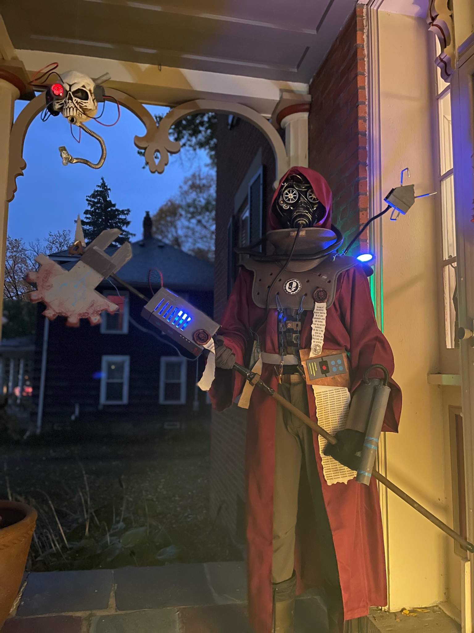 My fully finished tech priest Halloween costume! Complete with a servo ...