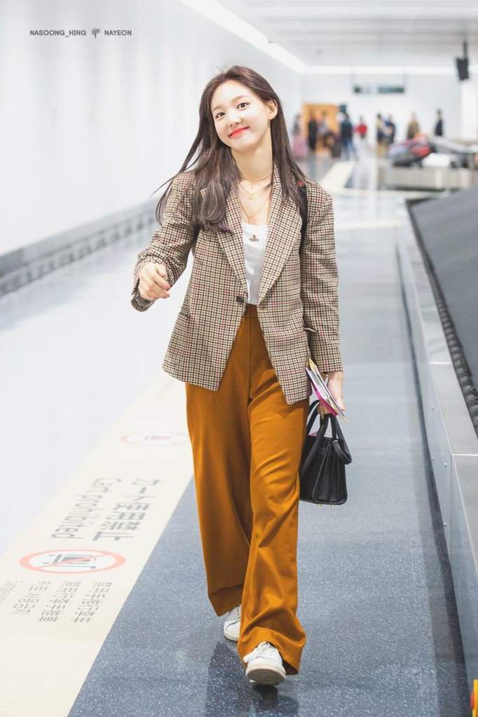 Twice Nayeon Airport Fashion K Pop Amino