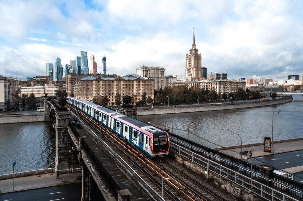 Метро на мосту