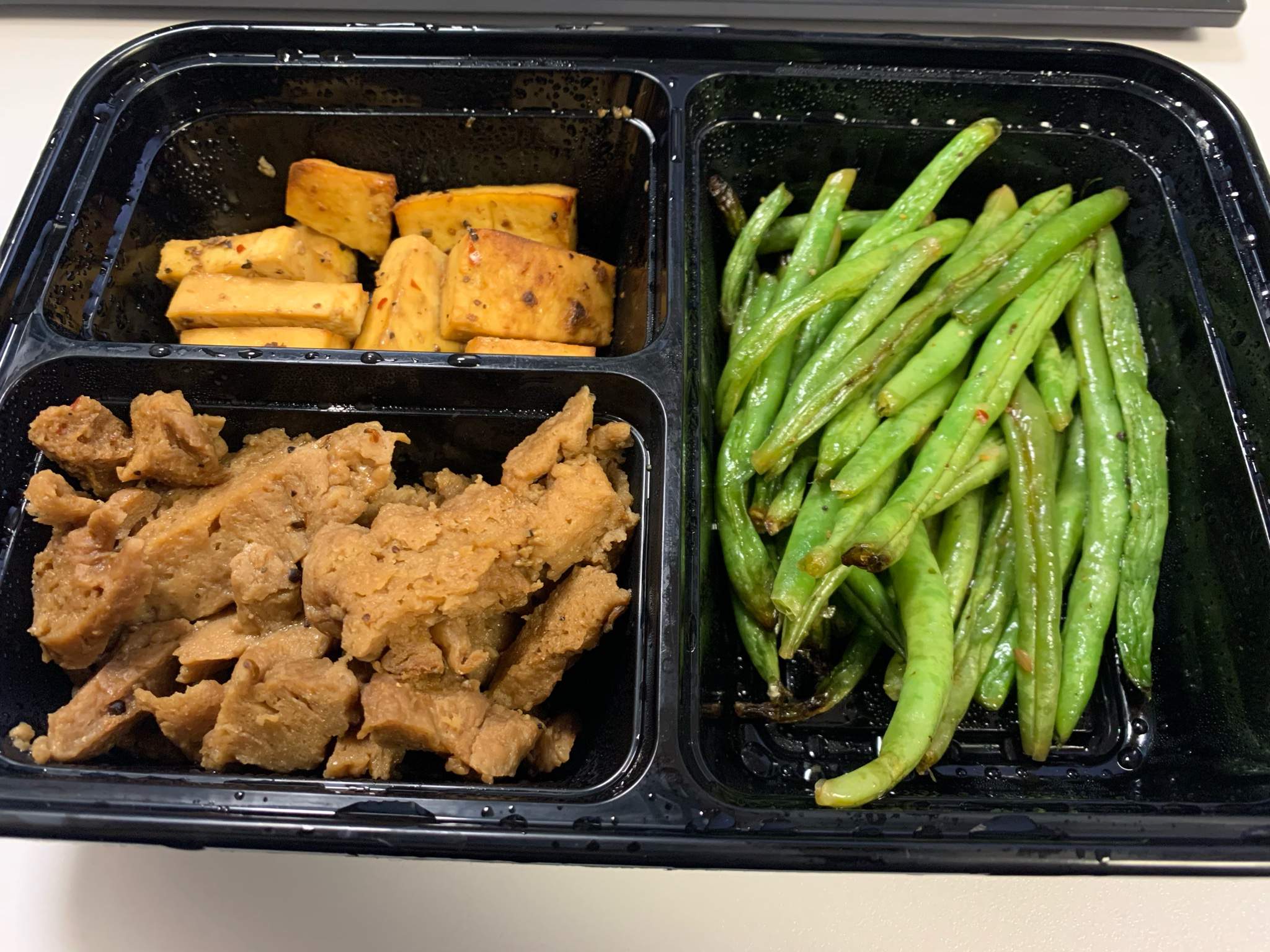 Seitan tofu and green beans | Vegan Amino