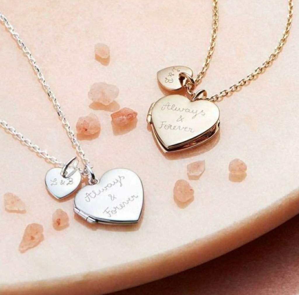 Love s time. S+S Love. Подвеска Love с камеями. Necklace with Locket. S.N.S любовь.