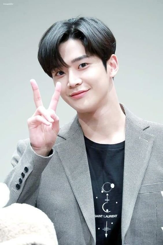 Cha eun woo y RoWoon dos chicos encantadores, sonrísas lindas, ojos tan ...