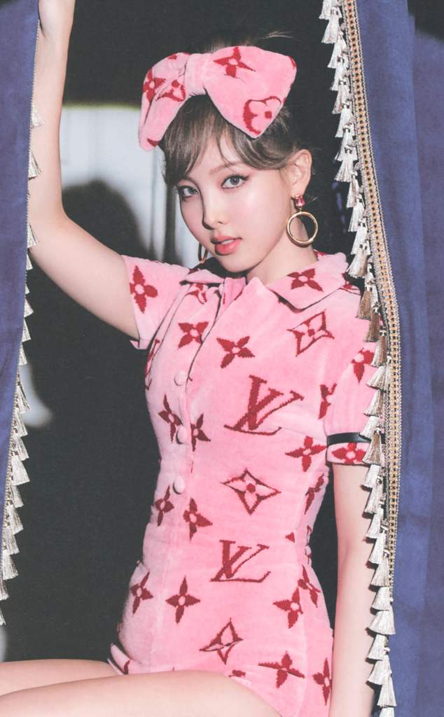 Kpop Girl Groups With 4 Members Nayeon - 1st Mini Album 'IM NAYEON' Photobook Scans | KPOP GIRL GROUPS