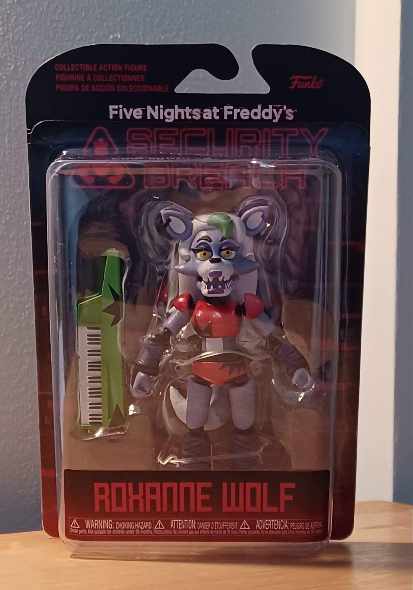 Roxanne Wolf Figure | Five Nights At Freddy's Amino