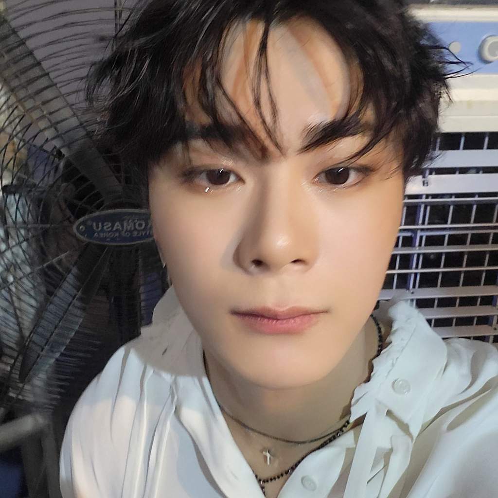 Moonbin twitter updates 🧡🤗😘 Astro Amino