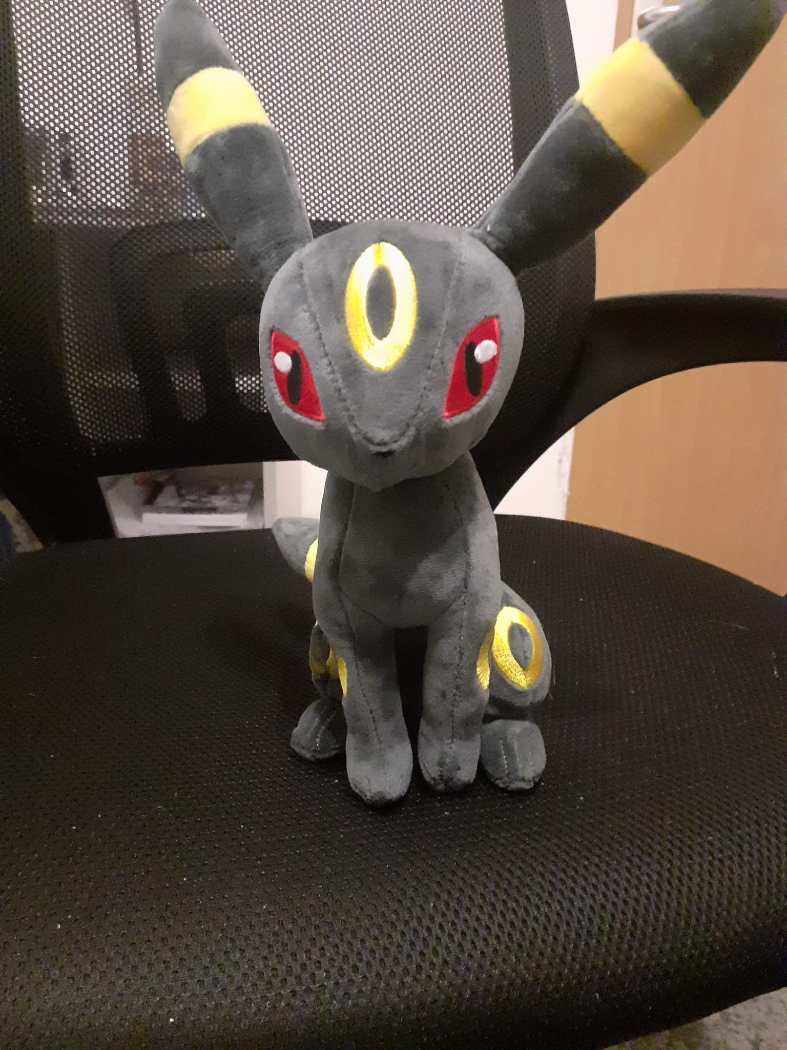 The umbreon is real | German Furries Amino