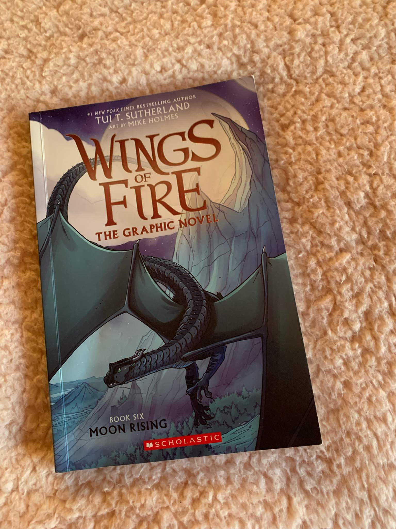 I finally got the 6th graphic novel!!😆 | Wings Of Fire WOF Amino