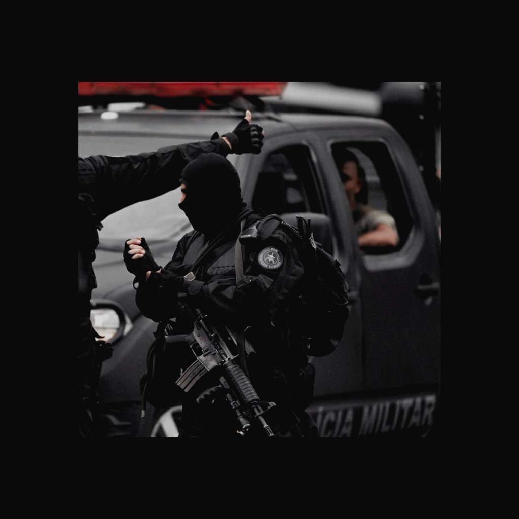 𝐇𝐞𝐚𝐝𝐡𝐮𝐧𝐭𝐞𝐫 Wiki ☣Rol Apocalipsis Zombie☣ Amino